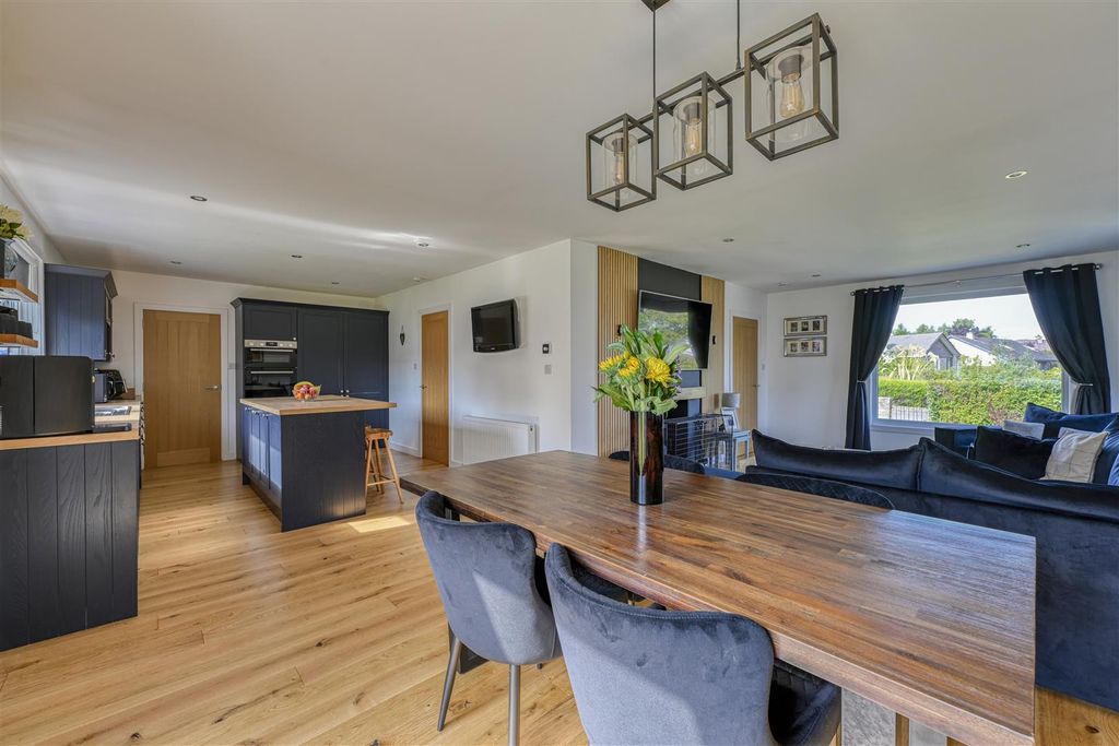 Property photo 3 of 21 Kitchen/Lounge/Diner