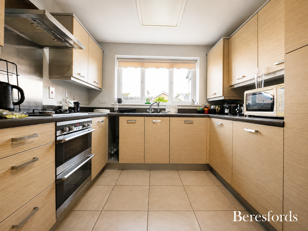 Property photo 2 of 11 Kitchen