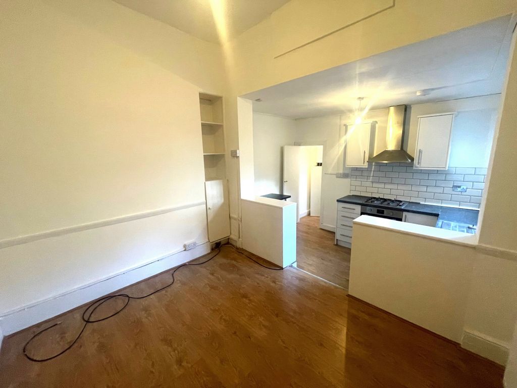 Property photo 2 of 11 Photo 3