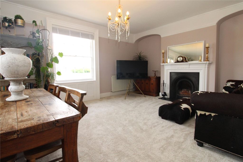 Property photo 2 of 22 Picture No. 04