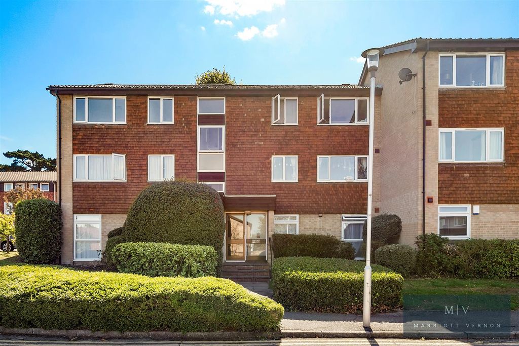 Property photo 1 of 16 Bardsley Close 82 Ext MV-1.Jpg