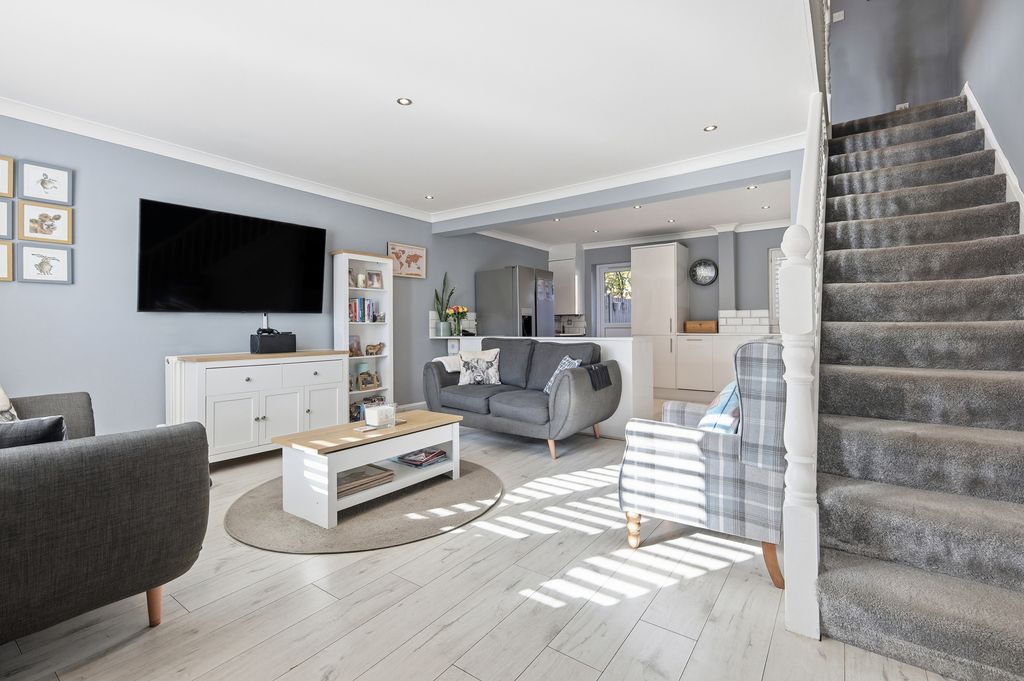 Property photo 2 of 25