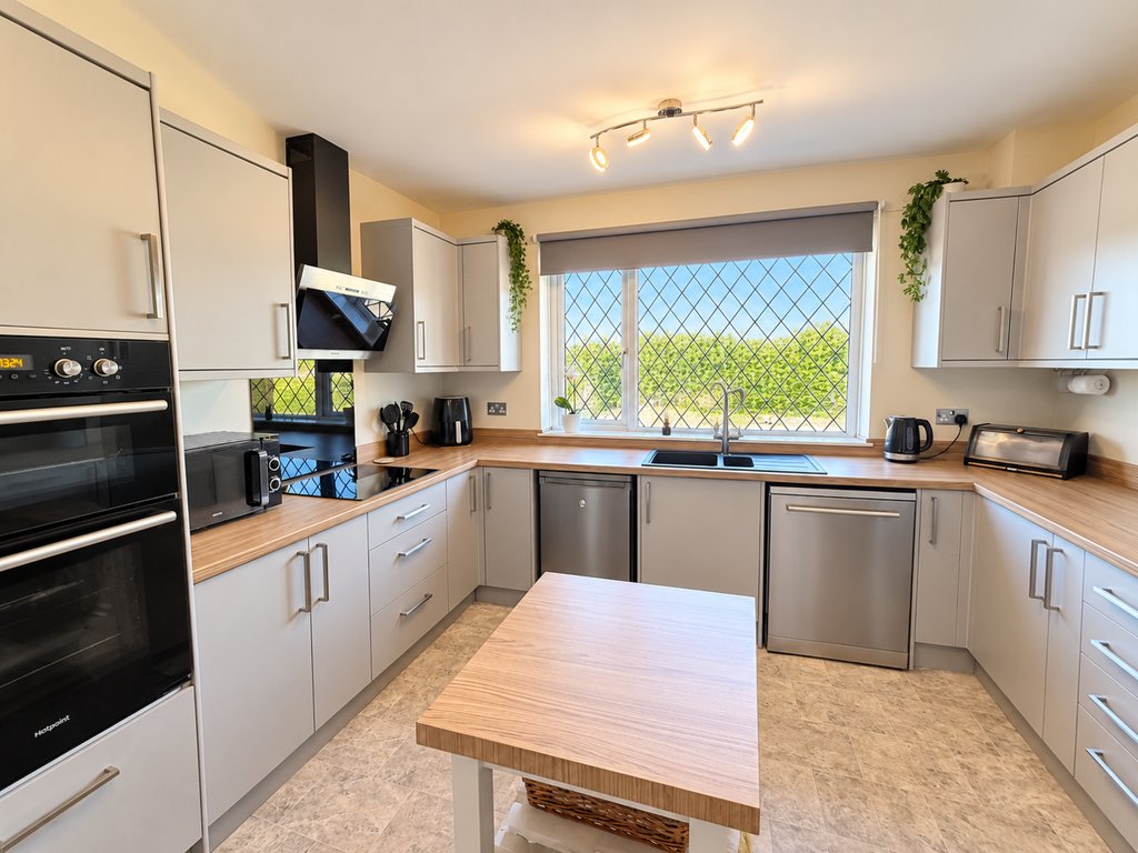 Property photo 3 of 15 Kitchen