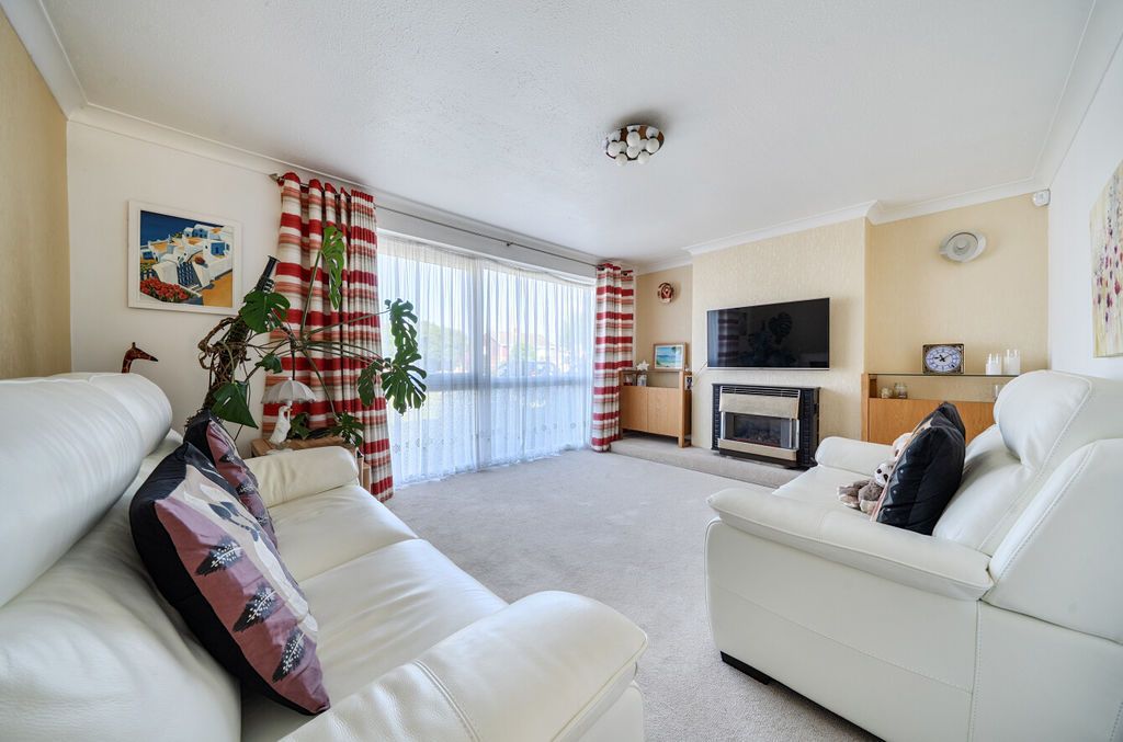 Property photo 2 of 18 Lounge Angle 1