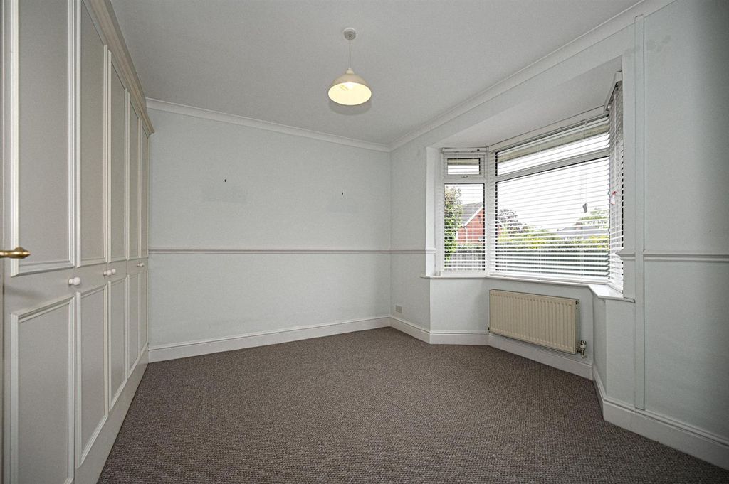 Property photo 3 of 10 Bedroom