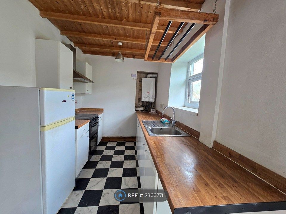 Property photo 3 of 7 Kitchen