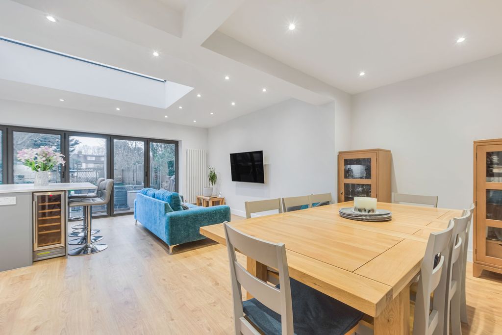 Property photo 3 of 21