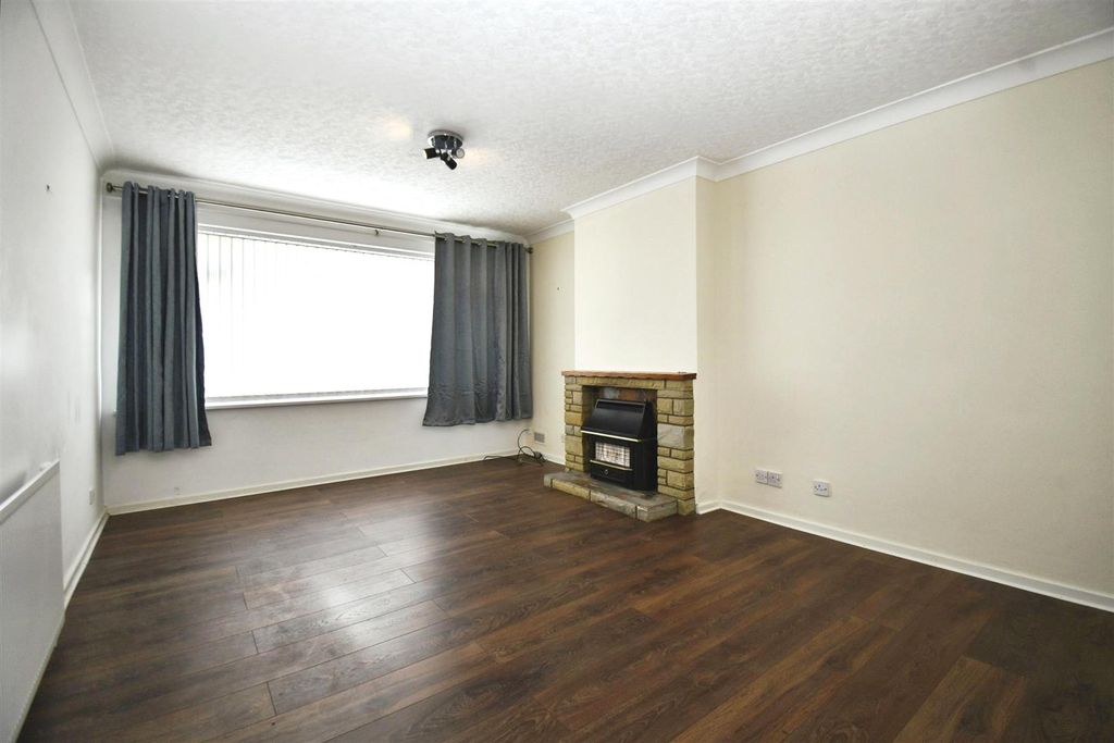 Property photo 2 of 15 Lounge