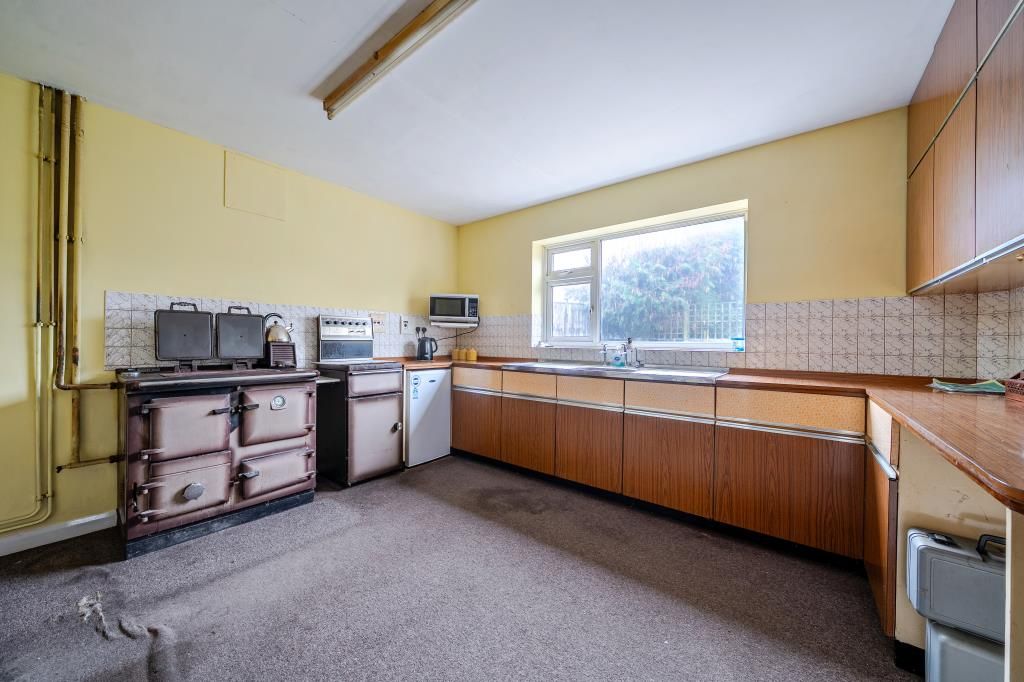 Property photo 3 of 33 Kitchen