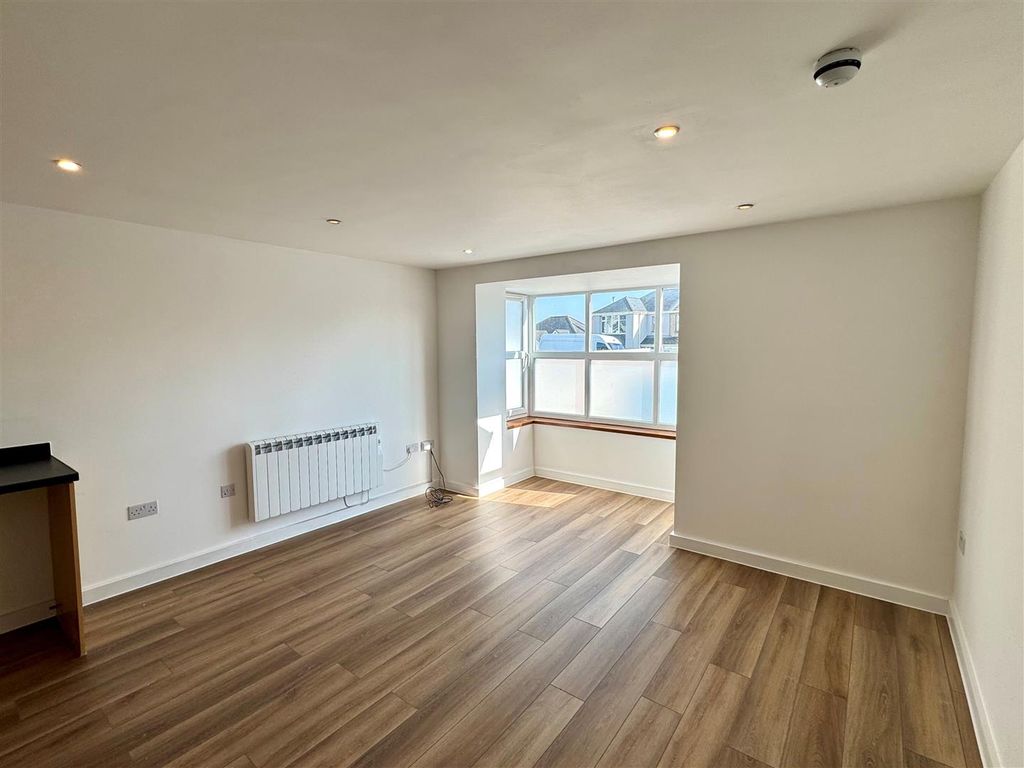 Property photo 2 of 5 Flat 2, 16 Edgcumbe Gardens Lounge