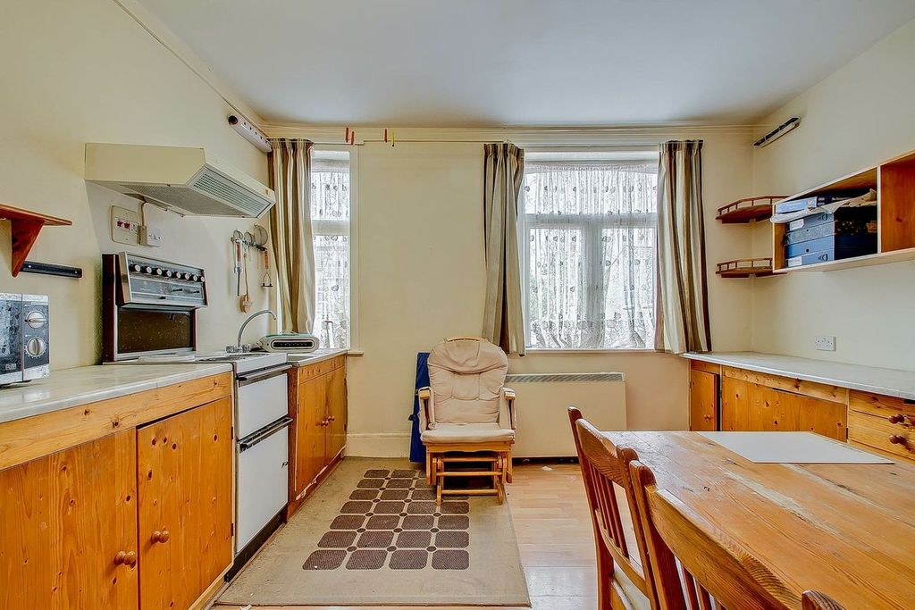 Property photo 3 of 5