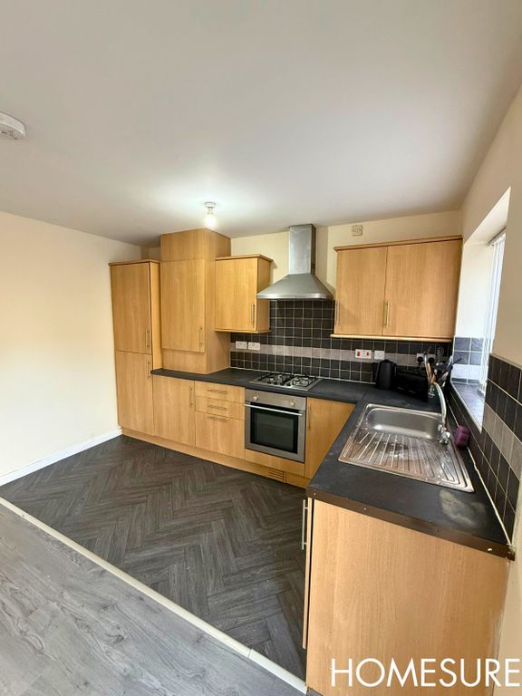 Property photo 3 of 8 Kitchen