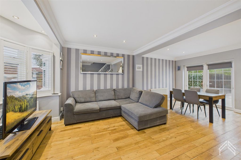 Property photo 2 of 11 Cam02700G0-Pr0409-Still009.Jpg