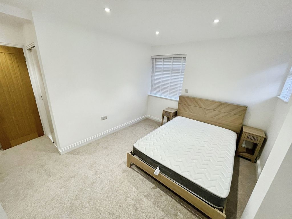 Property photo 3 of 8 Pbox-Img.Jpg