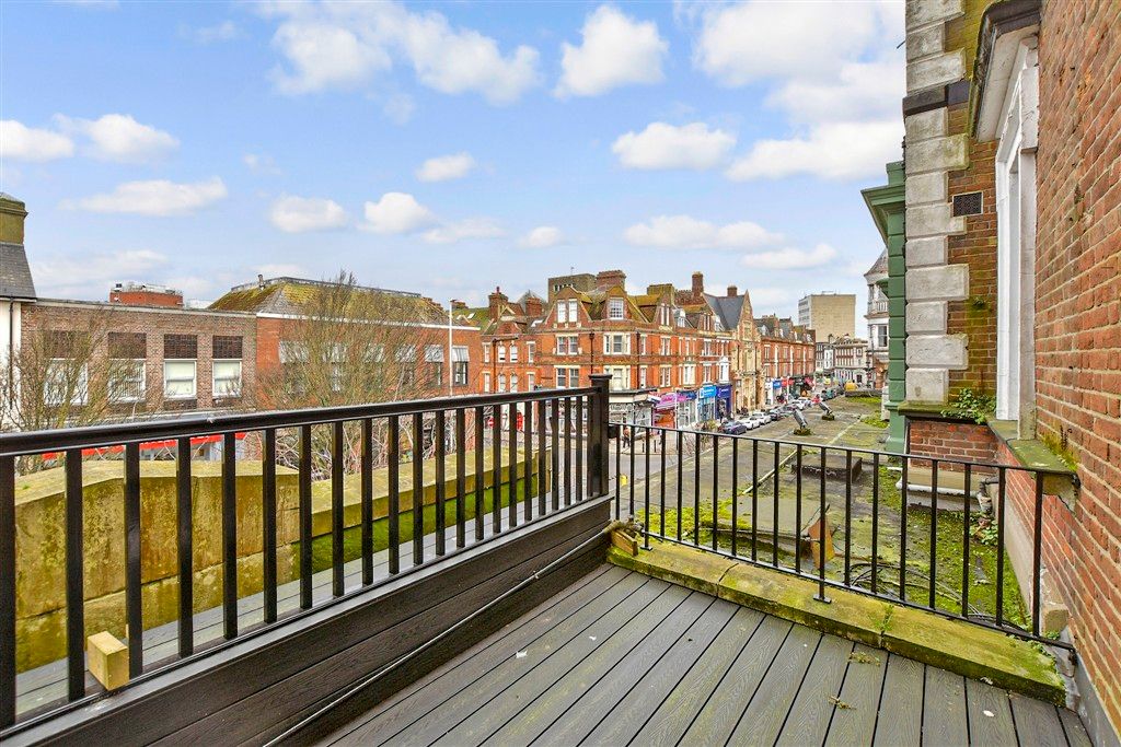 Property photo 2 of 7 Balcony / Terrace