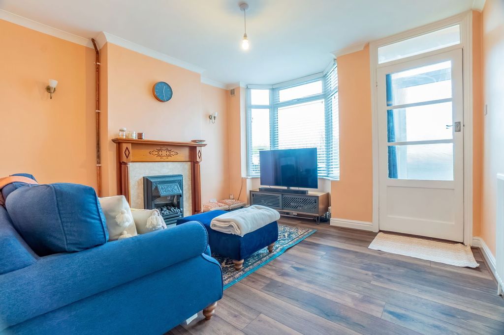 Property photo 2 of 26