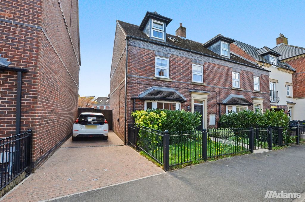 Property photo 2 of 35