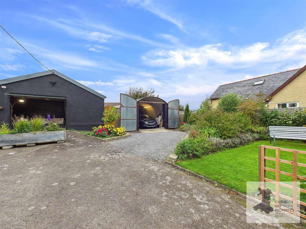 Property photo 2 of 27 Outbuildings