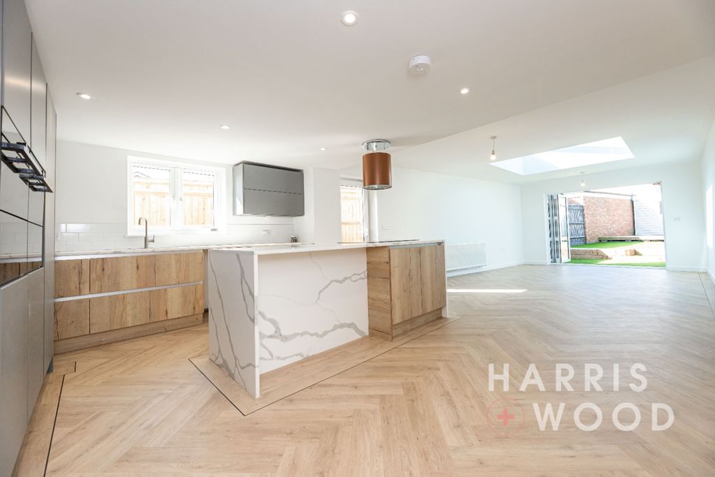 Property photo 2 of 28 4054672