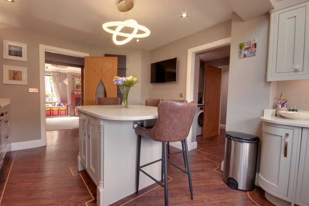Property photo 3 of 20 1 Kit Din D