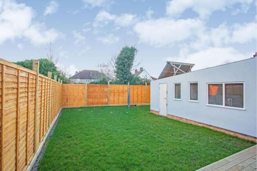 Additional image 13 of 5 bed semi-detached house for saleFarndale Crescent, Greenford UB6