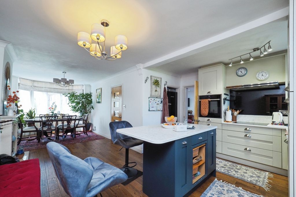 Property photo 3 of 28 Pbox-Img.Jpg