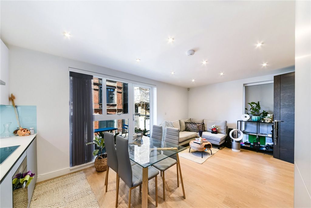 Property photo 3 of 12 Open Plan