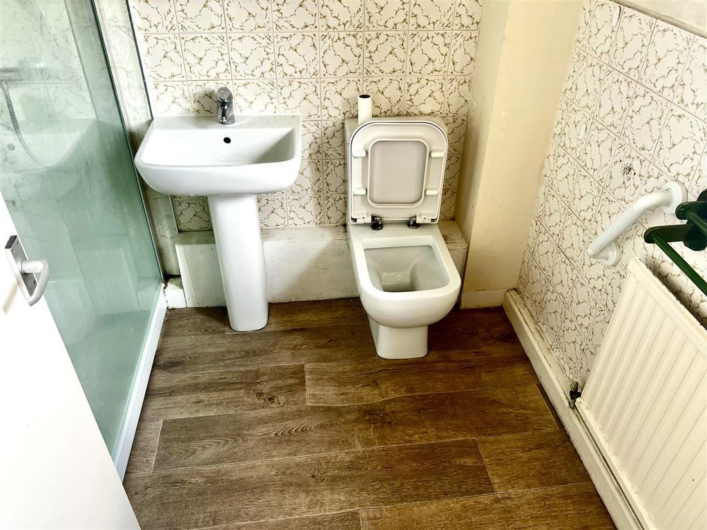 Property photo 2 of 12 Bathroom 1.Jpg