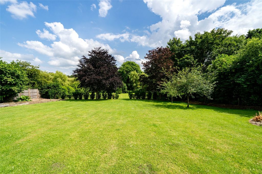 Property photo 2 of 22 Gardens