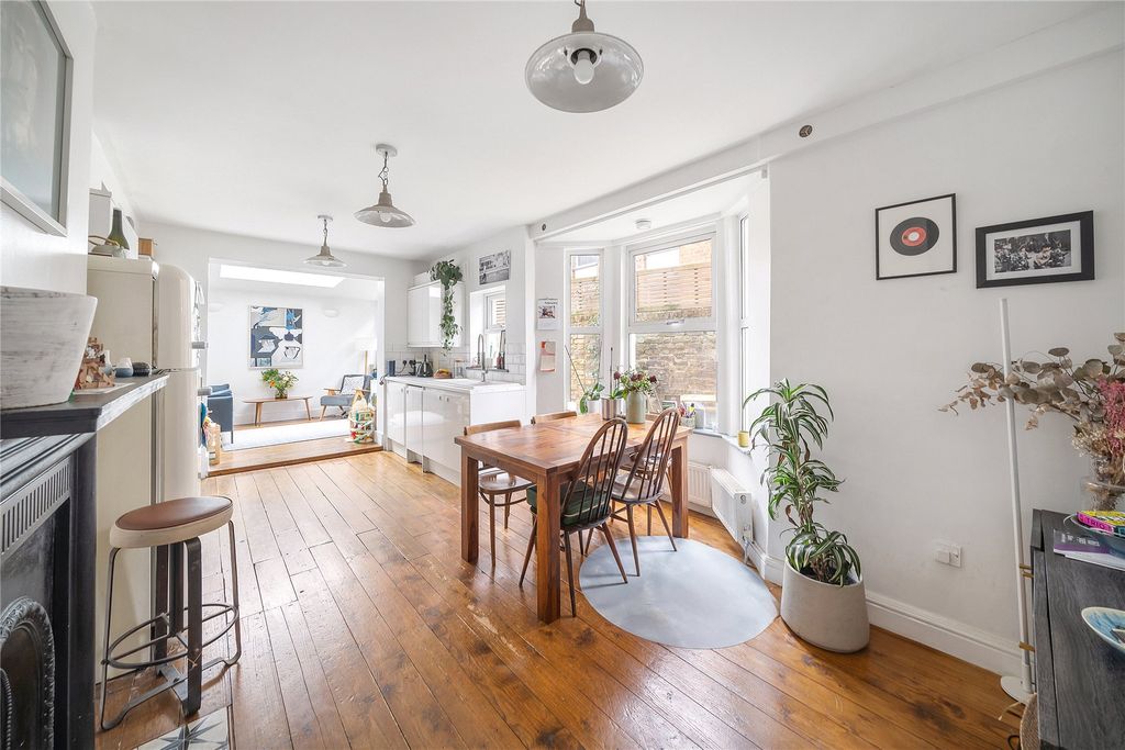 Property photo 2 of 16 Picture No. 05