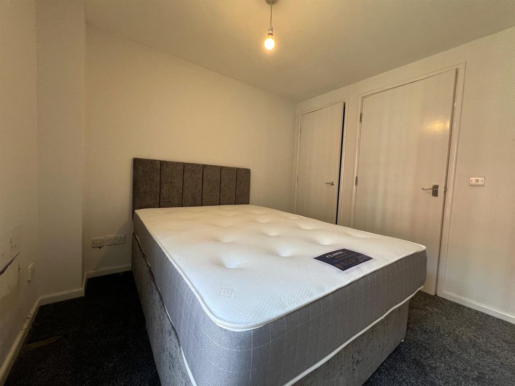 Property photo 2 of 10 Bedroom.  .Jpg