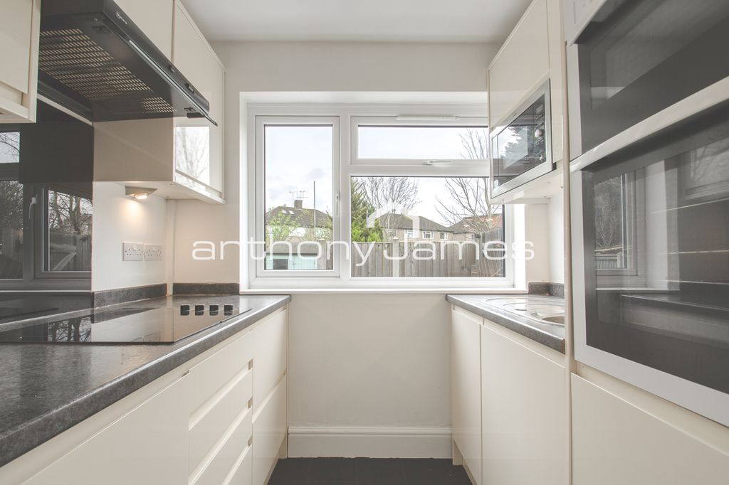 Property photo 3 of 7 Gallery