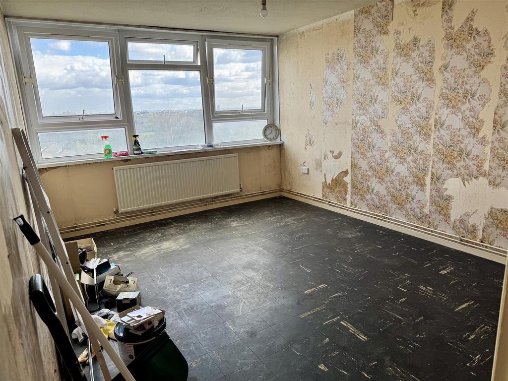 Property photo 2 of 5 Lounge