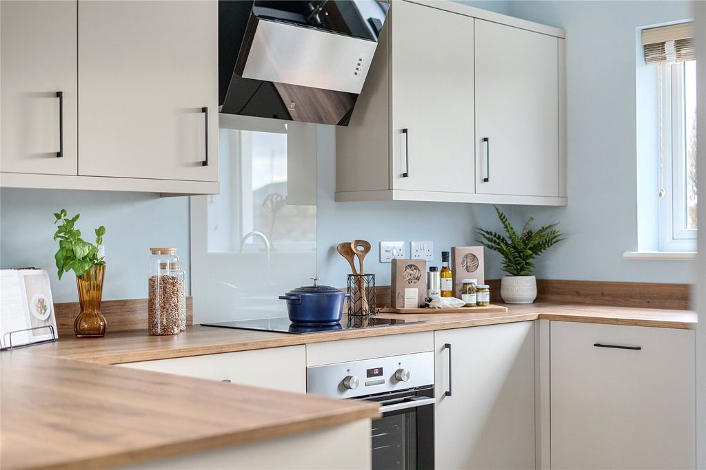 Property photo 2 of 18 Show Home Ex