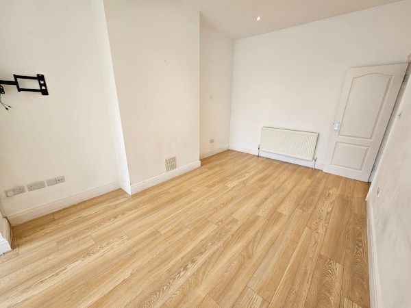 Property photo 2 of 12 Photo 9