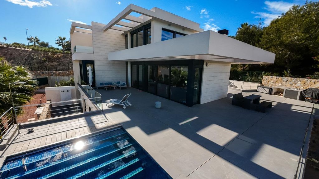 Property photo 3 of 32