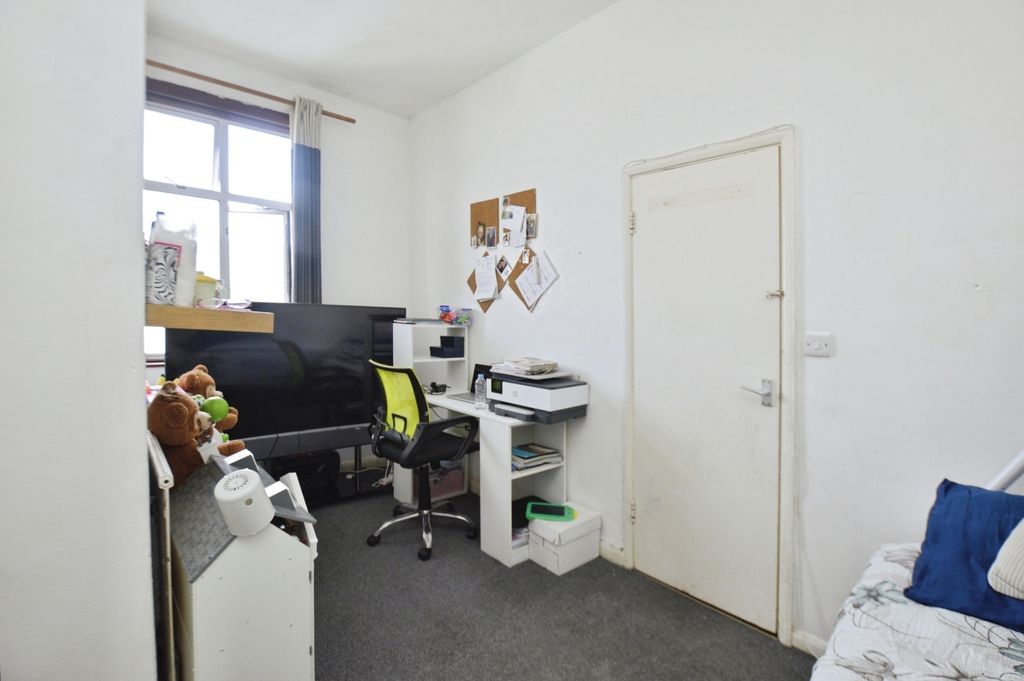 Property photo 3 of 9 Pbox-Img.Jpg