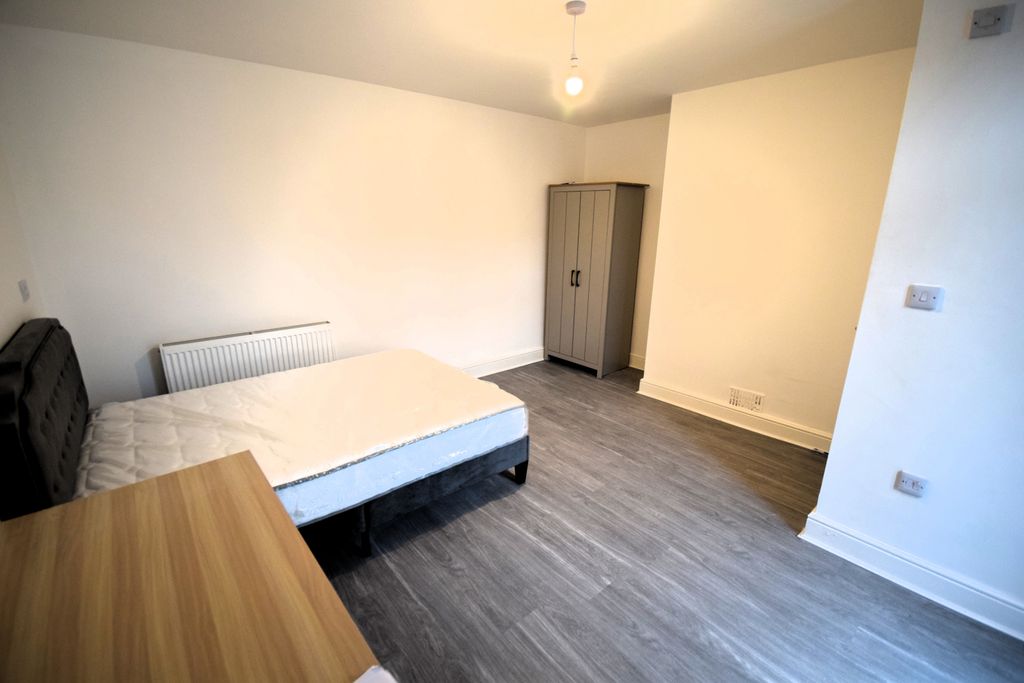 Property photo 2 of 7 Bedroom 2