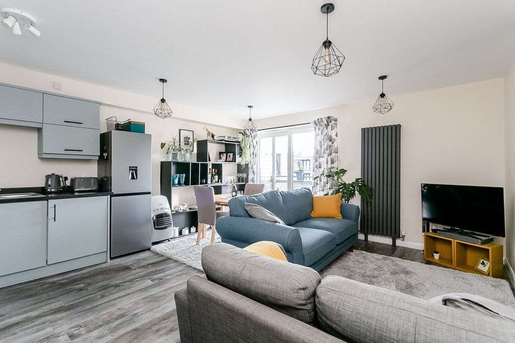 Property photo 2 of 25