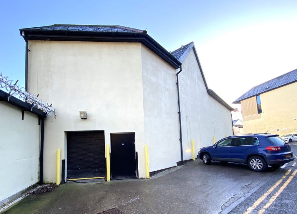 Property photo 3 of 4