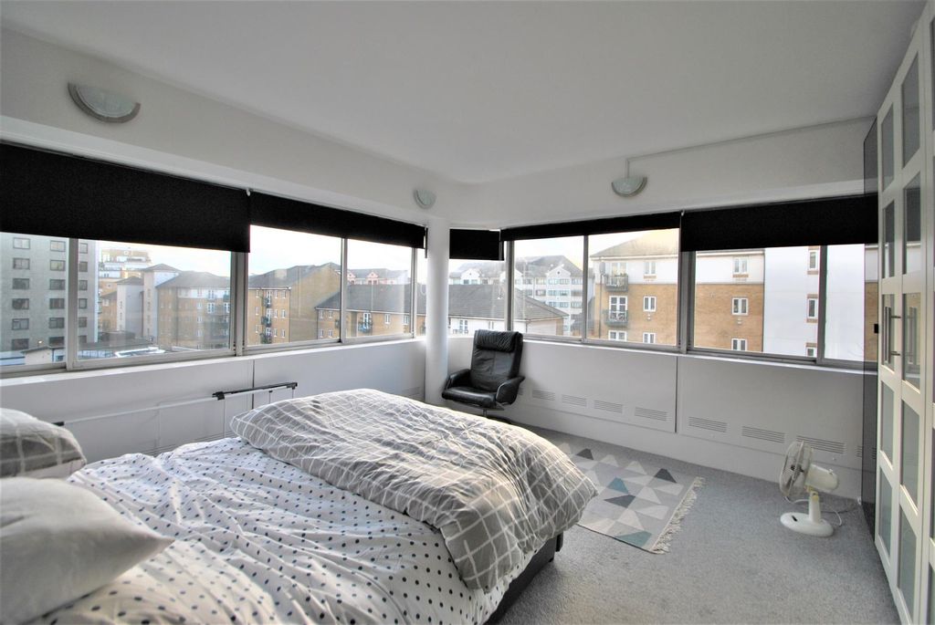 Property photo 3 of 6