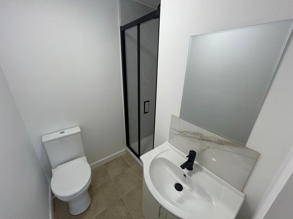 Property photo 3 of 7 Bathroom