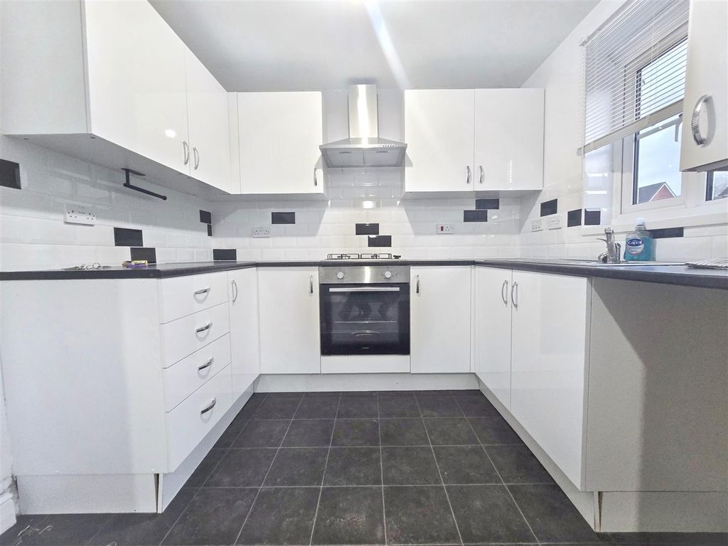 Property photo 3 of 11 20251219_083257.Jpg