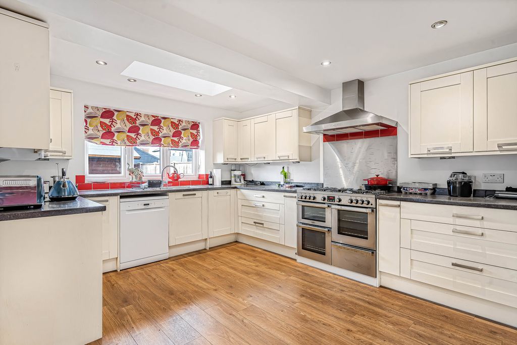 Property photo 3 of 15 Kitchen