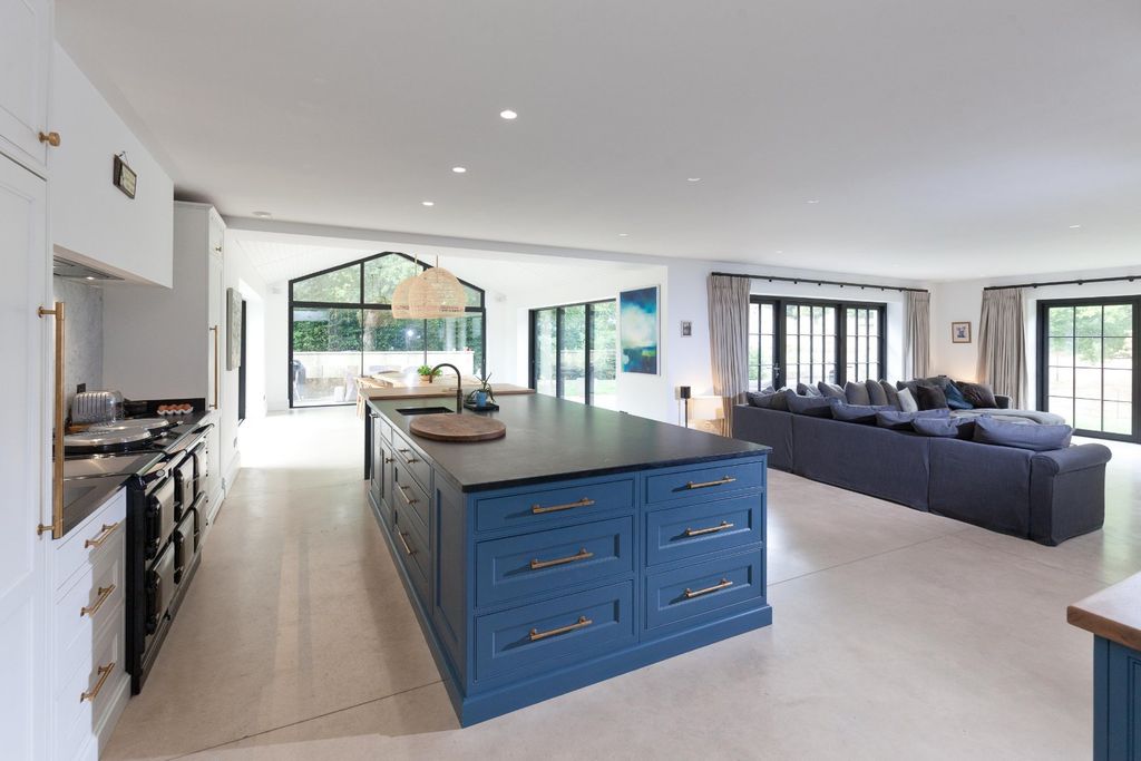 Property photo 2 of 21 Kitchen/Sitting Room