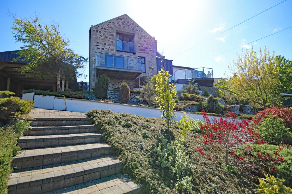 Property photo 2 of 46
