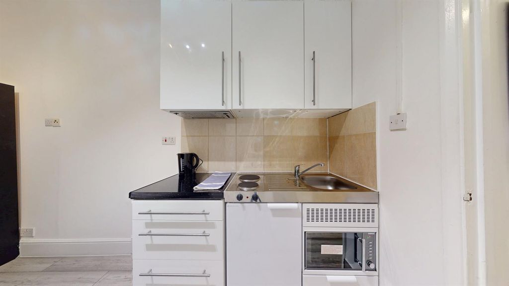 Property photo 2 of 10 69135A2Ecb56E9Ffa8448A94_0A06961B0Bf9Ba72B6d4E968F