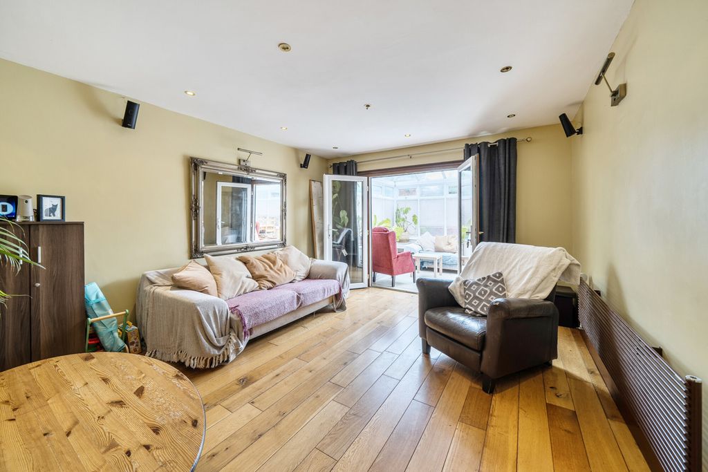 Property photo 2 of 15 1464967-9-6A0F21d...