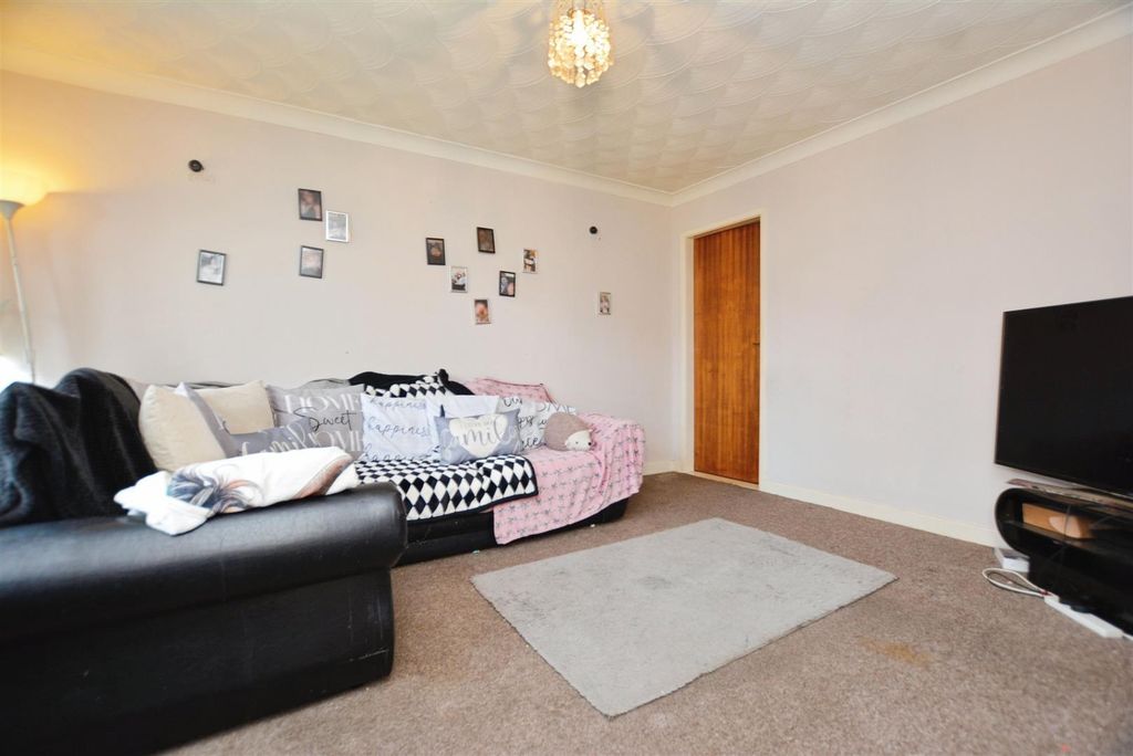 Property photo 3 of 14 Living Room