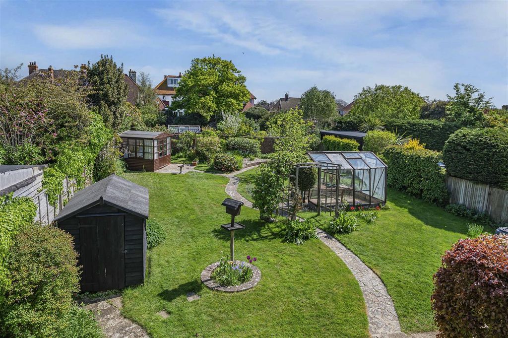 Property photo 2 of 19 Garden